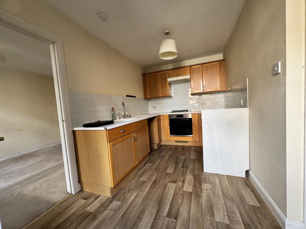 Lot: 162 - THREE-BEDROOM HOME IN CITY CENTRE - Kitchen